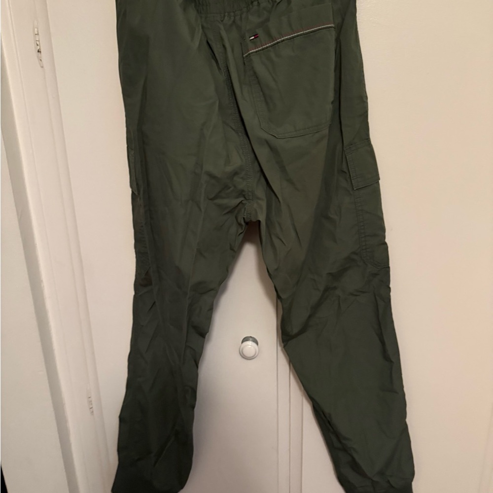 Tommy Hilfiger Men's Green Cargo Pants - Picture 3 of 4
